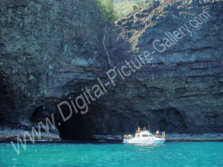 Waiahuakua Sea Cave, Na Pali, Kauai, Hawaii